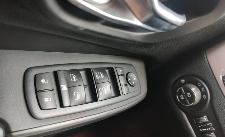 Jeep 自由光 2017款 2.0L 优越版