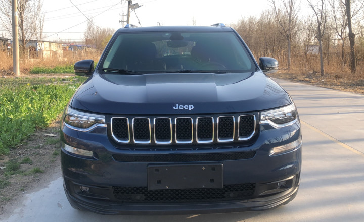 Jeep 指挥官 2018款 2.0T 两驱进享版 国VI