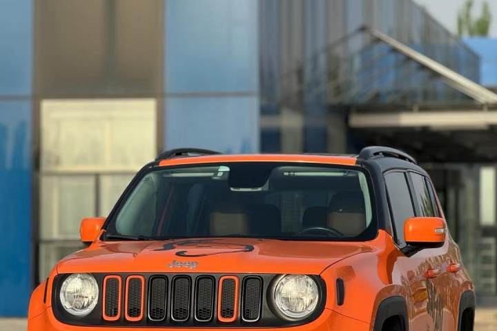 Jeep 自由侠 2.0L 自动四驱全能版