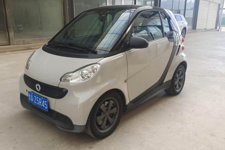 smart  fortwo 1.0 MHD 硬頂新年特別版