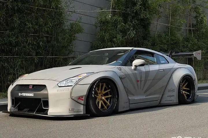 日產(chǎn) GT-R 3.8T Premium Edition 黑色內(nèi)飾