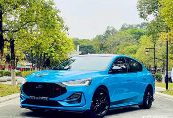 福特 福克斯 2022款 三厢 EcoBoost 180 自动ST Line