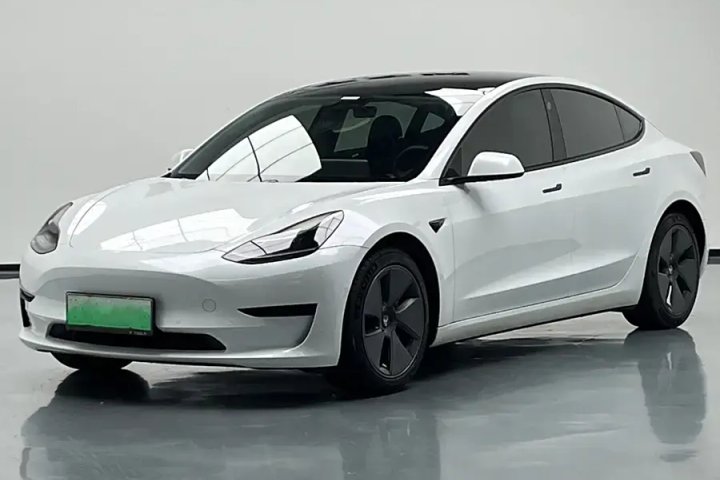 特斯拉 Model 3 標(biāo)準(zhǔn)續(xù)航后驅(qū)升級版