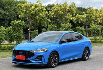 福特 福克斯 2022款 三厢 EcoBoost 180 自动ST Line