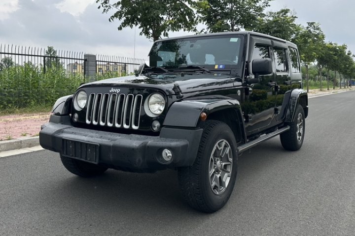 Jeep 牧馬人 3.0L Sahara 四門舒享版