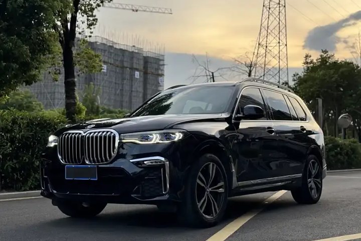 寶馬 X7 xDrive40i 尊享型M運(yùn)動(dòng)套裝