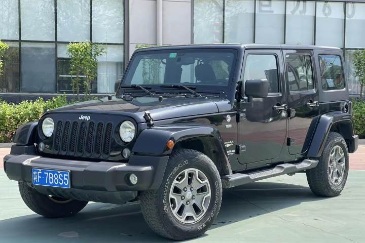 Jeep 牧馬人 3.0L Sahara 四門舒享版