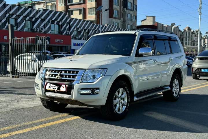 三菱 帕杰罗(进口) 3.0L 自动标准版