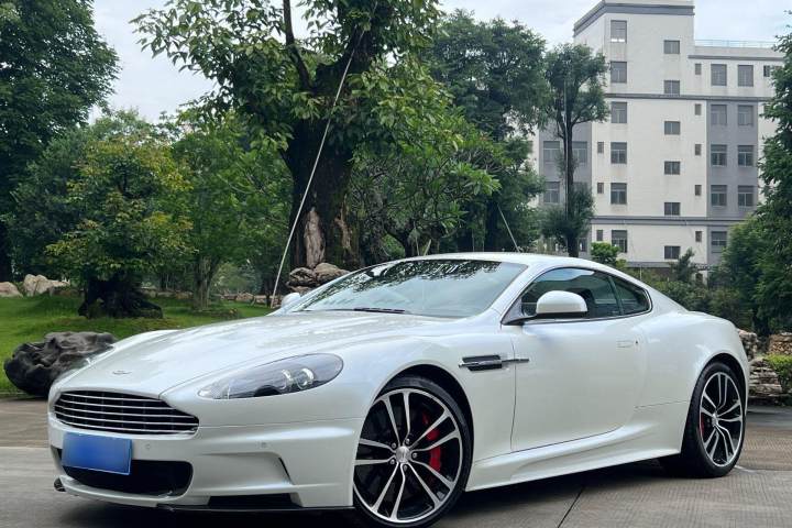 阿斯顿·马丁 DBS 6.0 Touchtronic Coupe