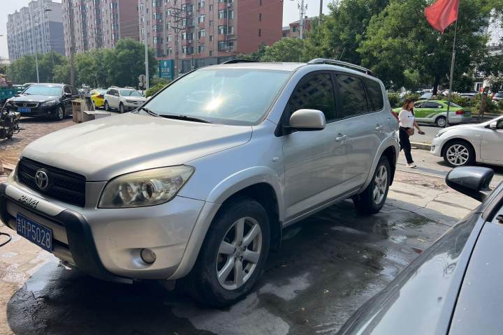 豐田 RAV4(進(jìn)口) 2.4 豪華型