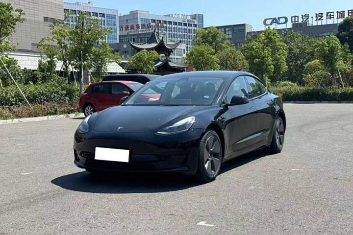 特斯拉 Model 3 標準續(xù)航后驅升級版