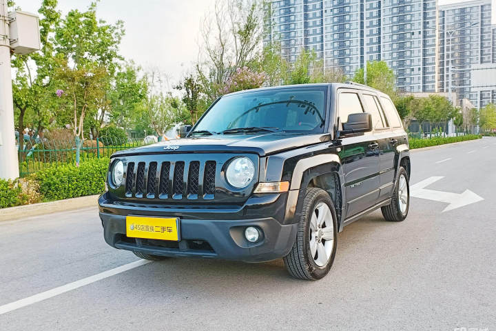 Jeep 自由客 2.0L 運(yùn)動(dòng)增強(qiáng)版