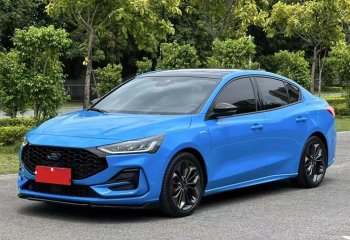 福特 福克斯 2022款 三厢 EcoBoost 180 自动ST Line