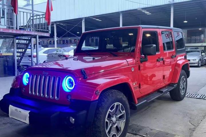 Jeep 牧马人 3.0L Sahara 四门舒享版