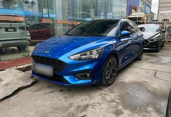 福特 福克斯 2019款 三厢 EcoBoost 180 自动ST Line