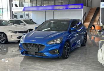 福特 福克斯 2020款 三厢 EcoBoost 180 自动ST Line