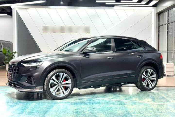 奥迪 Q8 55 TFSI 尊享动感型