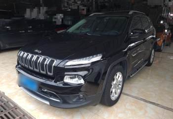 Jeep 自由光 2017款 2.0L 优越版