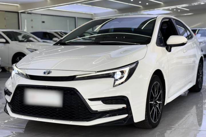 丰田 雷凌 智能电混双擎 1.8L 运动版