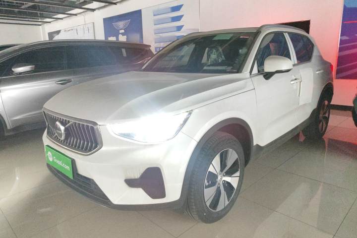 沃尔沃 XC40 B3 智远豪华版