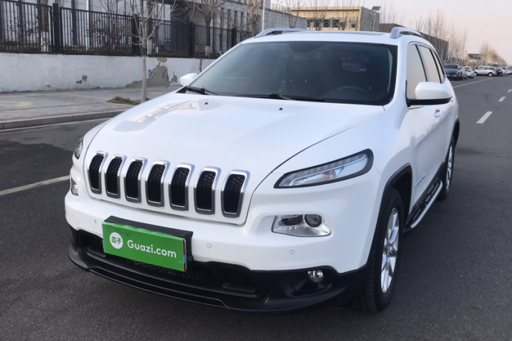 Jeep 自由光 2.4L 領(lǐng)先版