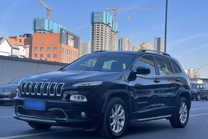 Jeep 自由光 2.0L 優(yōu)越版