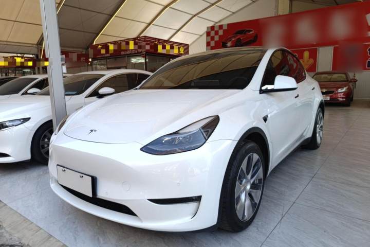 特斯拉 Model Y 長(zhǎng)續(xù)航全輪驅(qū)動(dòng)版