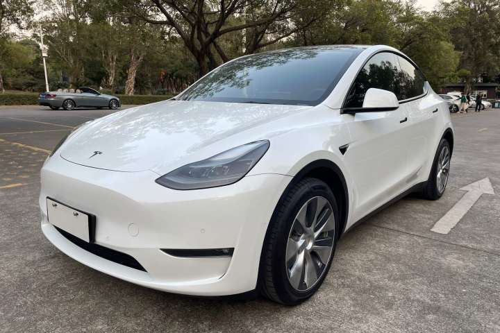 特斯拉 Model Y 長續(xù)航全輪驅(qū)動版