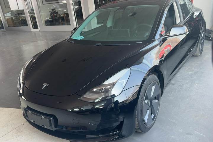 特斯拉 Model 3 標(biāo)準(zhǔn)續(xù)航后驅(qū)升級版