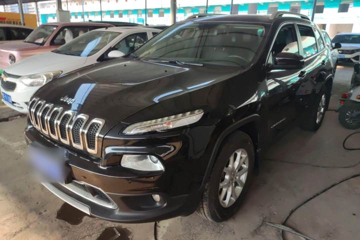 Jeep 自由光 2.4L 專業(yè)智能版