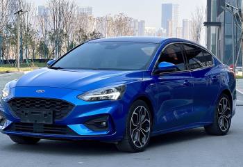 福特 福克斯 2020款 三厢 EcoBoost 180 自动ST Line