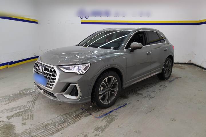 奥迪 Q3 40 TFSI 时尚动感型