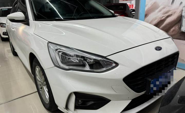 福特 福克斯 2021款 三厢 EcoBoost 180 自动锋潮型