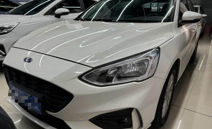 福特 福克斯 2021款 三厢 EcoBoost 180 自动锋潮型