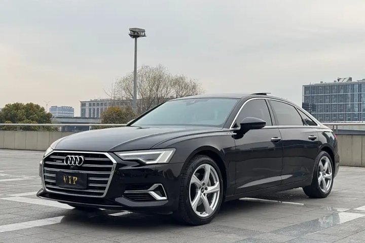 奥迪 A6L 改款 45 TFSI quattro 臻选致雅型