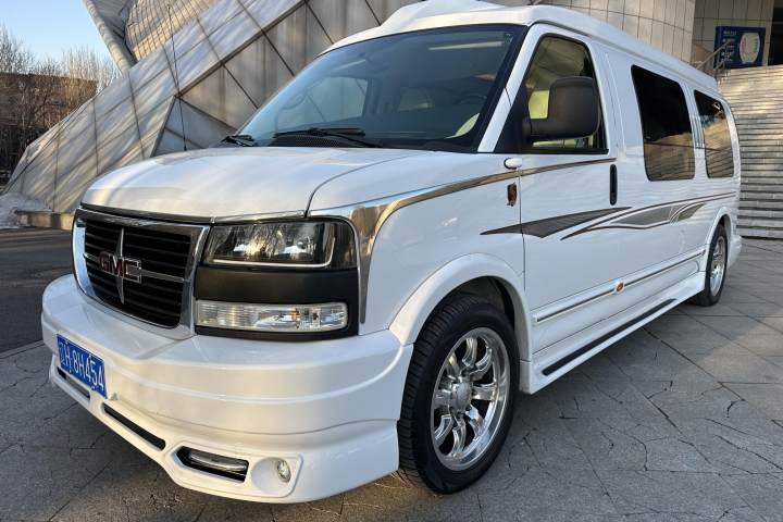 GMC SAVANA 6.0L 豪华隐私屏版7座