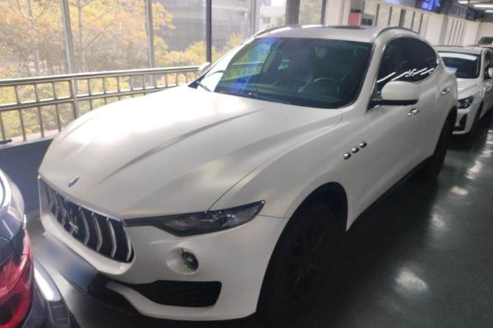 玛莎拉蒂 Levante 3.0T 标准型