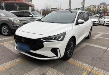 福特 福克斯 2022款 三厢 EcoBoost 180 自动竞速版