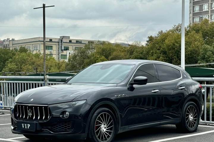 玛莎拉蒂 Levante 3.0T 标准型