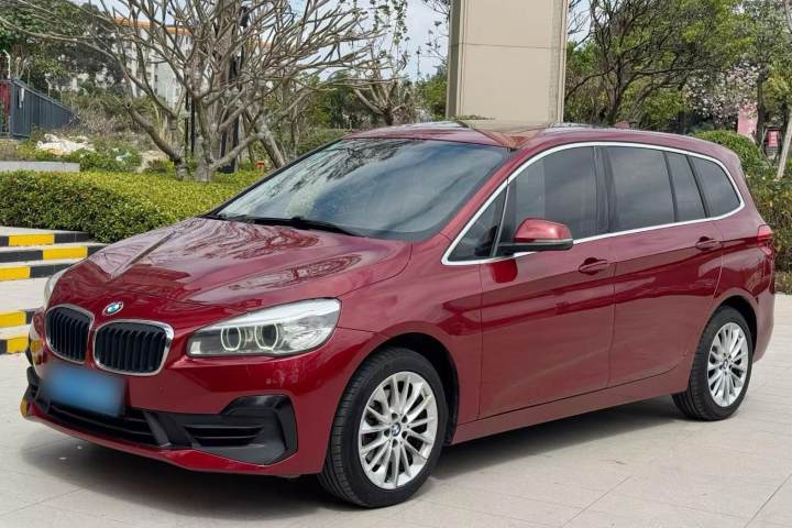 宝马 2系多功能旅行车 220i 领先型