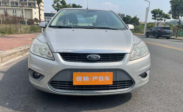 福特 福克斯 2012款 三厢经典 1.8L 自动基本型