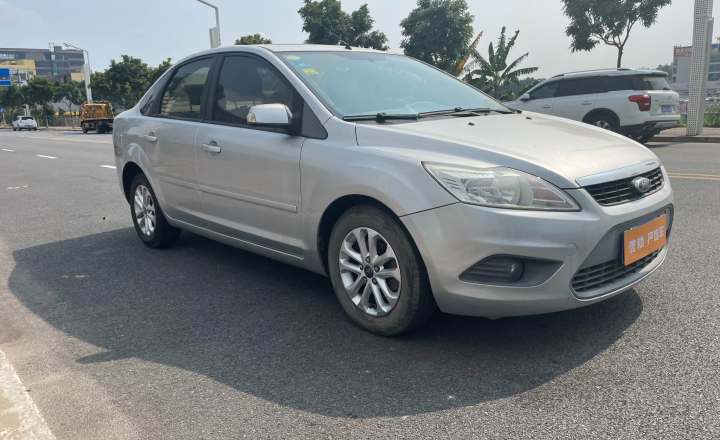 福特 福克斯 2012款 三厢经典 1.8L 自动基本型
