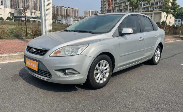 福特 福克斯 2012款 三厢经典 1.8L 自动基本型