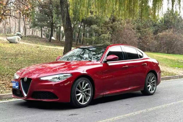 阿尔法·罗密欧 Giulia朱丽叶 2.0T 200HP 精英版