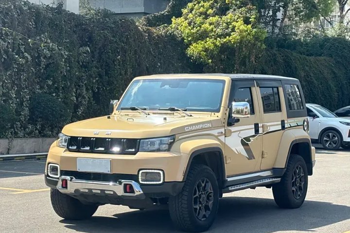 北京 BJ40 PLUS 2.3T 自动四驱旗舰版 国V