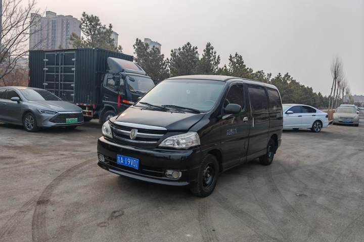 金杯 阁瑞斯 2.0L经典版 标准型短轴7座