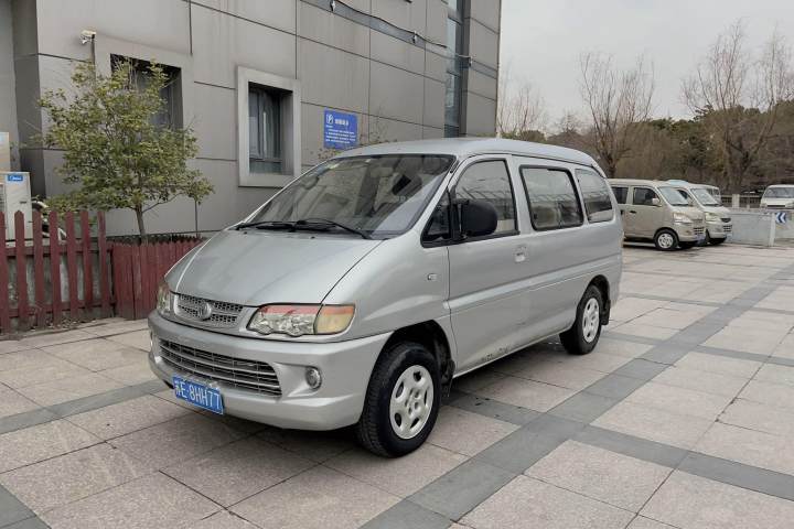 东风风行 菱智 乘用版 1.6L 旗舰型