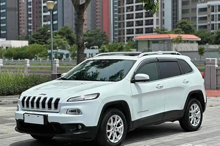 Jeep 自由光(进口) 2.4L 精锐版