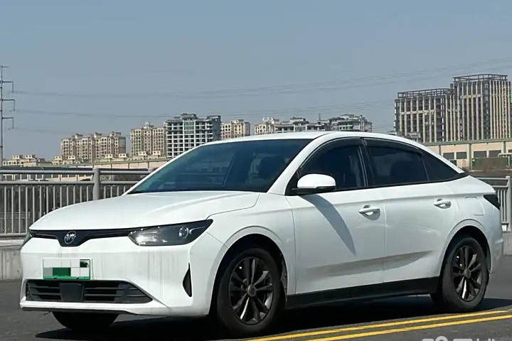 威马汽车 威马E.5 500 即客行