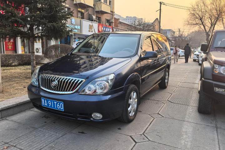 别克 GL8 陆尊 3.0L LT 豪华版